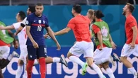EN DIRECT - Euro : enquête ouverte après des tweets racistes contre les Bleus