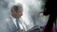 De Chevènement à Mélenchon, les politiques ciblés par des enfarinages