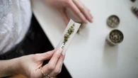 Légaliser le cannabis entraîne-t-il un report de la criminalité "sur les drogues dures" ?