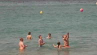 Vacances : des budgets réduits et des séjours plus courts pour les Français en 2025