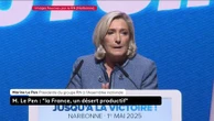 Des militants d'un collectif de lutte contre l'antisémitisme interrompent brièvement le meeting de Marine Le Pen à Narbonne