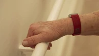 Vieillesse : comment prévenir les chutes des personnes âgées ?