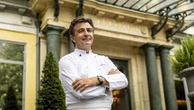 Yannick Alleno, au Pavillon Ledoyen : "Ma mère disait : Yannick il était dans mes casseroles, pas dans mes jupons... Je faisais mes devoirs dans la cuisine, je vivais dans la cuisine"