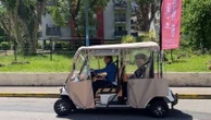 Solidarité : dans le Var, un coiffeur conduit ses clients âgés en golfette