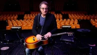 "On était en coulisse tous les deux, personne n’osait parler": Francis Cabrel raconte sa rencontre avec Johnny Hallyday