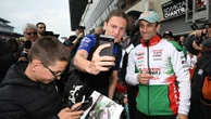 "Je ne lui avais pas dit une seule fois de venir" : à l'occasion du Grand Prix de France de MotoGP, Johann Zarco invite pour la première fois sa maman à une course