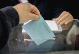 "Le système de nos institutions ne leur parle pas plus que ça" : pourquoi les jeunes Français se détournent-ils de la politique ?