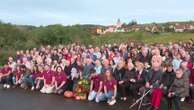 Alsace : un village prend une photo de famille 21 ans plus tard