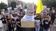 "Il faut un accord, je veux récupérer mon frère" : à Jérusalem, l'impossible deuil de familles d'otages israéliens dont les corps sont détenus à Gaza
