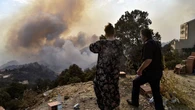 "L’Algérie est totalement débordée" par les incendies mais n’accepte pas l’aide de certains voisins pour une question "très politique", explique un politologue