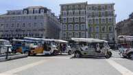 Les tuk-tuks de Lisbonne bientôt bannis dans une partie de la ville, un symbole du surtourisme en crise