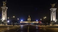 La police évacue une "soirée festive" sur l'Esplanade des Invalides à Paris