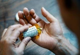 Vers un antibiotique du lendemain contre les infections sexuellement transmissibles ?