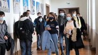 Covid-19 : la vaccination des 12-18 ans divise les ados, partagés entre l'espoir "d'une scolarité et d'une vie normales" et la crainte du vaccin