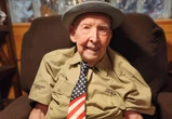 "Comment j'ai fait pour traverser tout ça sans une égratignure ?" : Jake Larson, 101 ans, raconte son débarquement en Normandie