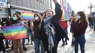 En Turquie, le procès d’étudiants accusés d’avoir brandi des drapeaux arc-en-ciel, symboles de la cause LGBT