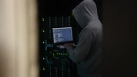 Coup de filet dans le crime organisé : "Ça démontre qu’il n’y a pas vraiment d’endroit où ils peuvent se cacher", estime un expert en cybersécurité