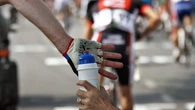 Au fil de l'eau. L'eau : l'alliée indispensable des cyclistes du Tour de France