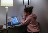 Les jeunes de 15 à 24 ans sont de moins en moins heureux en Europe et aux Etats-Unis