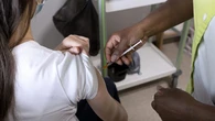Covid-19 : la possibilité d'une vaccination obligatoire des soignants divise dans les Ehpad