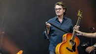 "Un cadeau formidable" : Francis Cabrel évoque son tube "Je l'aime à mourir" repris par Shakira