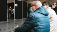 Vaccination contre le Covid-19 : doit-on craindre un "plafond de verre" en France ?