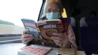 "Ce qui m'est arrivé avec ce test ADN, ça fait l'effet d'une bombe" : comment Françoise, née sous X, s'est découvert à 76 ans une famille arménienne