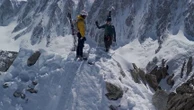 Alpes : deux skieurs réalisent une traversée extrême dans les pentes du Mont-Blanc