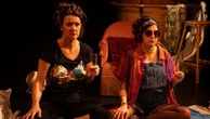 Festival Off Avignon 2025 : "Jeune fille cherche maison douce où pratiquer son piano", Myrtille et Framboise, amies à vie et au-delà