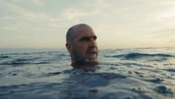 "Je suis une fleur du mal" : Éric Cantona plonge dans les eaux agitées de son passé de footballeur pour un documentaire présenté au Festival de Cannes
