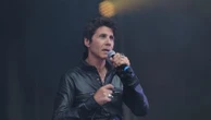 Des concerts de Jean-Luc Lahaye, mis en examen pour viol et agression sexuelle, dans des villes tenues par le RN suscitent la colère d'un collectif féministe
