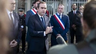 Sébastien Lecornu affirme vouloir nommer un gouvernement "libre" et "pas emprisonné par les partis", lors de son premier déplacement après avoir été renommé à Matignon
