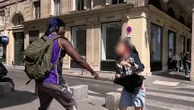 "Je fais ce qui est nécessaire, ce qui doit être fait" : il fait sensation sur les réseaux en filmant et en traquant les pickpockets, des méthodes légales ?