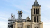 La préfecture de Seine-Saint-Denis porte plainte après le déploiement d'une banderole raciste sur le fronton de la basilique