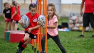 "Je suis venue chercher un esprit de cohésion" : le succès croissant du rugby féminin chez les jeunes, dans le sillage de la Coupe du monde