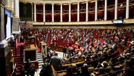 Embarquer la gauche sans perdre la droite : qu'est-ce que la "plateforme de stabilité" sur laquelle Emmanuel Macron mise pour renommer un Premier ministre ?