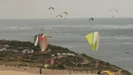 À la dune du Pilat, l'affluence record des parapentistes conduit à un tour de vis
