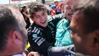 Le leader de F1 Kimi Antonelli remporte la course sprint du GP de Grande-Bretagne, devant les deux Britanniques Lewis Hamilton et Lando Norris