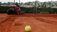 Roland-Garros 2025 : 12% de courts en terre battue en France contre 60% chez les voisins... Et si les maux du tennis français venaient de là ?