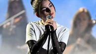 Ce que disent (enfin) les chanteuses : l’addiction, selon Adèle Castillon