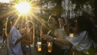 Fête de la musique : malgré la canicule, de nombreux Anglais, pas toujours sobres, ont débarqué dans les rues de Paris
