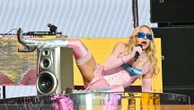 Sur la place Times Square à New York, Madonna a livré, jeudi, un show surprise de 15 minutes