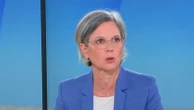 Vote de confiance souhaité par François Bayrou : "J'appelle le Parti socialiste à voter contre cette confiance", réagit la députée écologiste Sandrine Rousseau