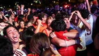 L'Espagne, double championne du monde de football, c'est "comme dans un rêve", savourent les supporters espagnols