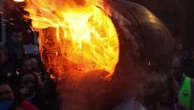 "On joue avec le feu, bien sûr qu’on se brûle" : les tonneaux enflammés, une longue tradition en Angleterre