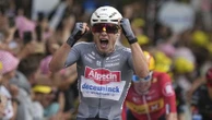 Vuelta : Jasper Philipsen s'impose facilement au sprint lors de la 1ere étape à Novara