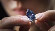 Le "Mellon blue", un diamant bleu vif de 9,51 carats, a été vendu pour plus de 25 millions de dollars à Genève