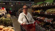"Au début du mois ça va encore, mais à la fin c'est une catastrophe" : quand le budget dicte les courses d'alimentation
