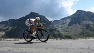 En patron, Tadej Pogacar assomme déjà le Tour de France en remportant la 6e étape après une démonstration en solitaire