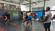 “Quand je combats, je ne pense plus à rien” : pour se défendre mais surtout pour évacuer le stress, comment le MMA s’est imposé en France